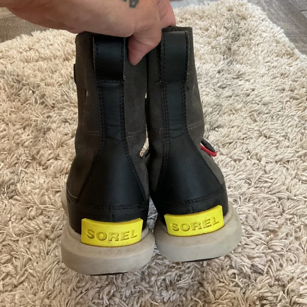 Sorel Kinetic Sport Waterproof Boots Quarry Grey Red Laces NY4897-093 Womens 6